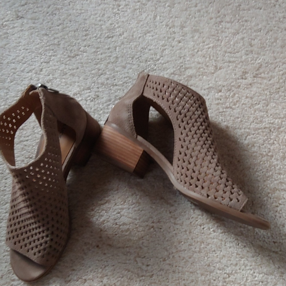 Shoes - Picture 2 of 6